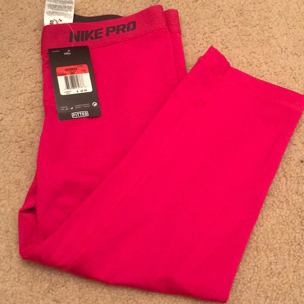 NWT Nike Dri Fit Crop legging